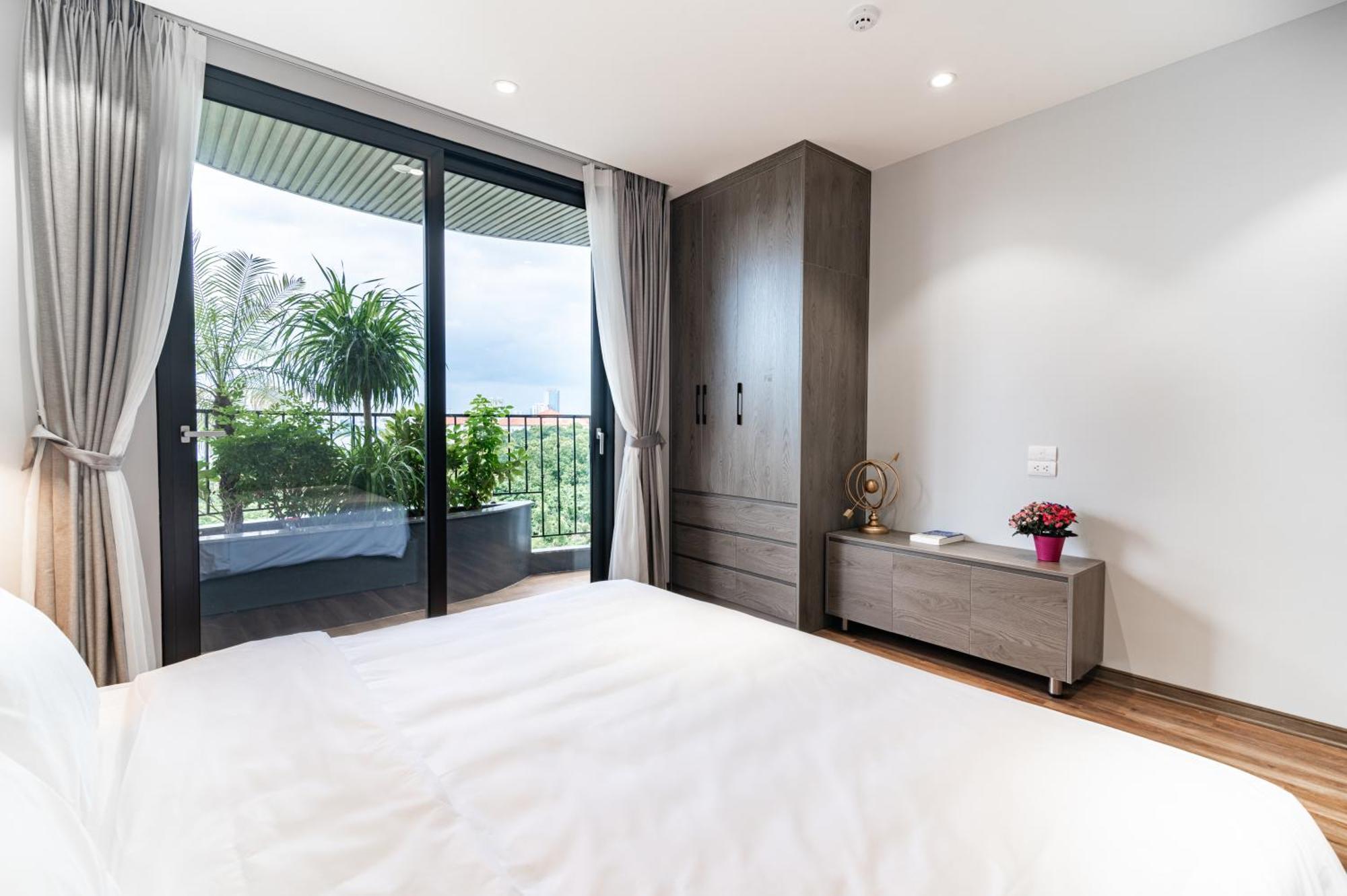 Luxe Paradise Suites Hotel To Ngoc Van Hanoi Exterior photo